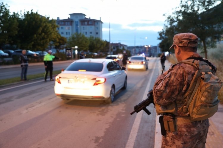 Edirne'de aranan 5 ş&uuml;pheli ve 7 d&uuml;zensiz g&ouml;&ccedil;men yakalandı