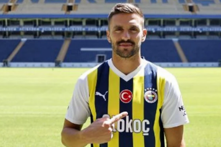 Fenerbah&ccedil;e'de Dusan Tadic 38 ma&ccedil;ta forma giyerek dikkat &ccedil;ekti
