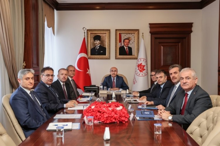 Bursa Valiliği'nde tarım arazilerinin korunmasına y&ouml;nelik toplantı d&uuml;zenlendi