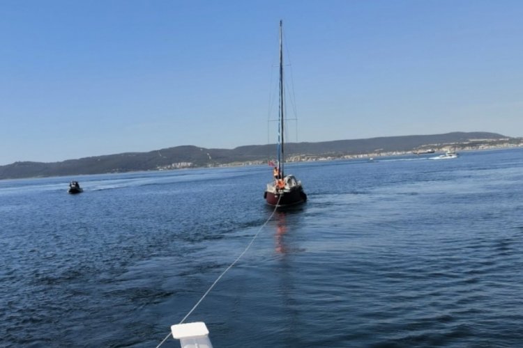 &Ccedil;anakkale Boğazı'nda tekne arızası