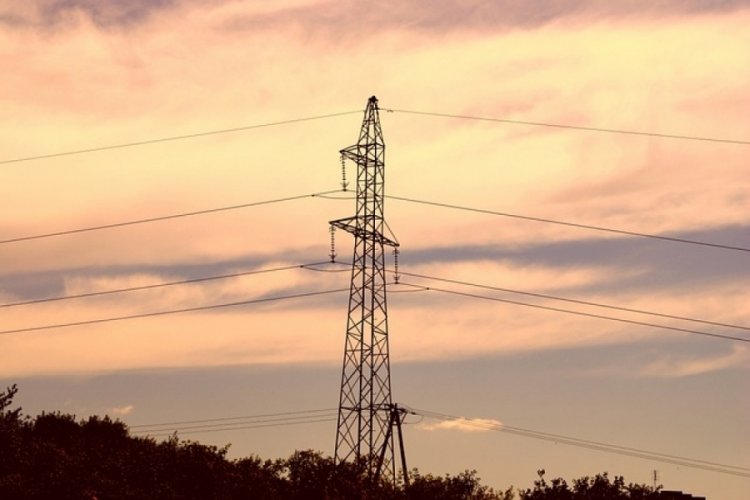 Elektrik &uuml;retimi martta arttı