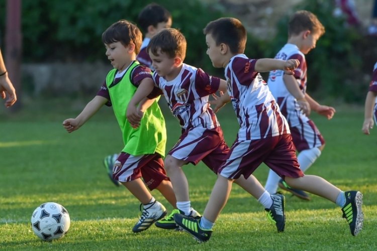 İneg&ouml;lspor yaz futbol okulu kayıtları başladı