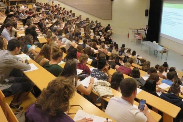 İzmir'de 30 yaş &uuml;st&uuml; &ouml;ğrencilere k&ouml;t&uuml; haber!
