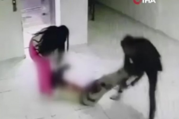 Kan donduran g&ouml;r&uuml;nt&uuml;ler ortaya &ccedil;ıktı! Bı&ccedil;akladığı dayısını b&ouml;yle s&uuml;r&uuml;kledi