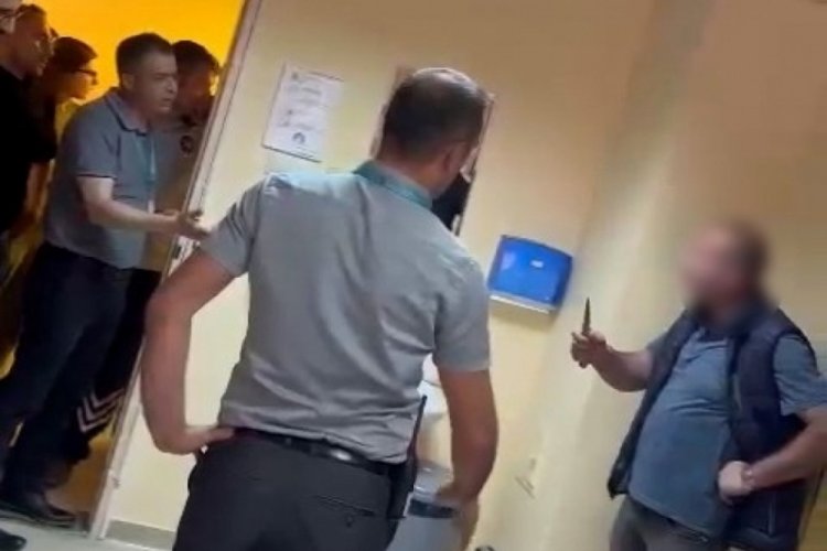 Rize'de sağlık &ccedil;alışanlarını bı&ccedil;akla tehdit eden şahıs tutuklandı