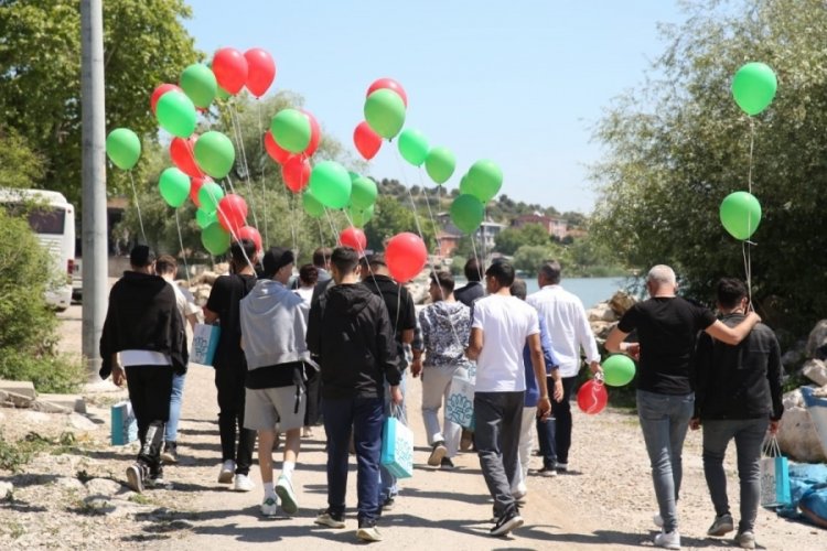 Bursa'da bağımlılıktan kurtulmayı balon u&ccedil;urarak kutladılar