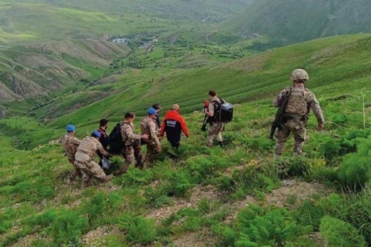Mantar toplarken kayalıklardan d&uuml;şt&uuml;!
