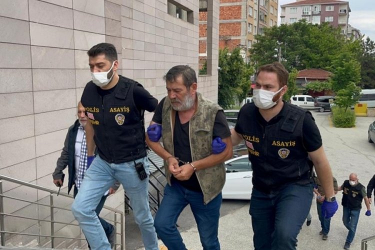 G&ouml;ğs&uuml;nden defalarca bı&ccedil;akladı, başını ezdi ve cesedi yaktı! 18 yıl sonra yakalandı