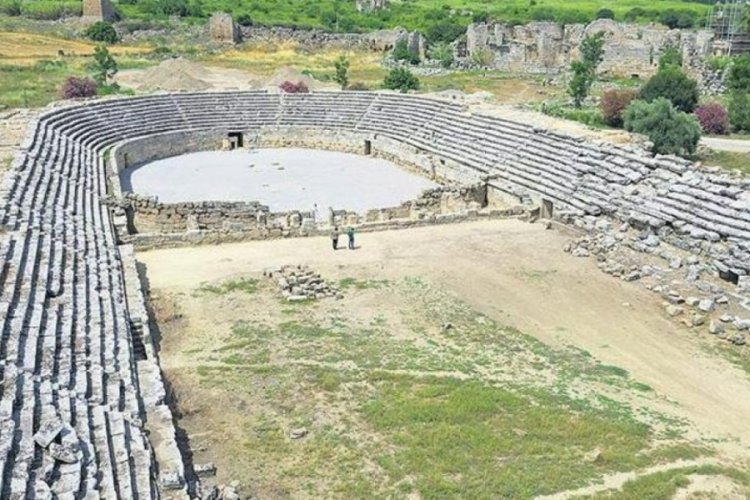 Antalya'da antik 'trib&uuml;nler' konuklarını ağırlayacak
