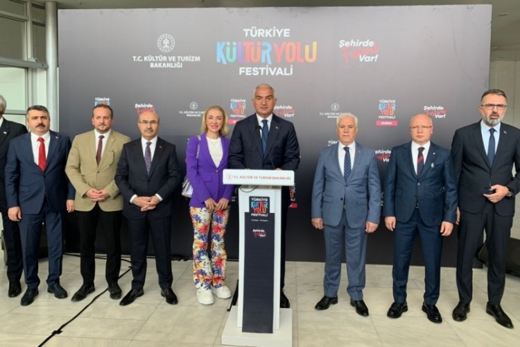 Bakan Ersoy, K&uuml;lt&uuml;r Yolu Festivali toplantısı i&ccedil;in Bursa'da