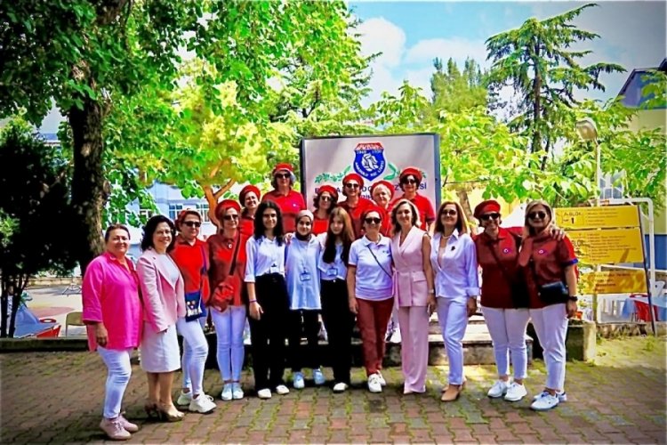 Bursa Kız Lisesi mezunları mantı g&uuml;n&uuml;nde buluştu