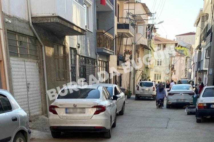 Bursa'da cani babanın &ouml;ld&uuml;rd&uuml;ğ&uuml; 3 &ccedil;ocuğun cenazesi Erzurum'da defnedildi