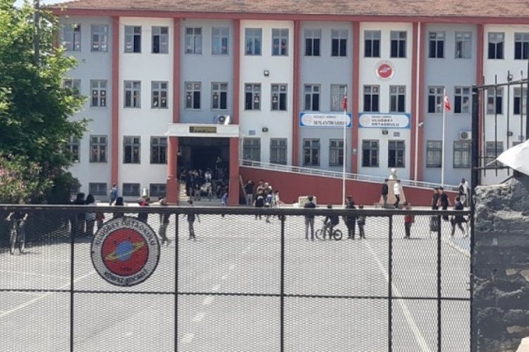&Ouml;ğretmene dayak iddiası: Veli g&ouml;zaltına alındı
