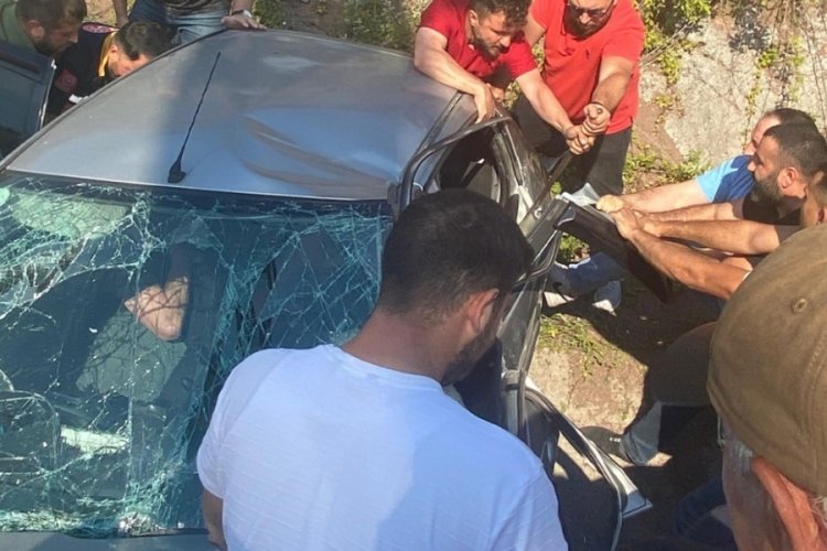 Otomobil takla attı: Anne &ouml;ld&uuml;; s&uuml;r&uuml;c&uuml;, eşi ve oğlu yaralı