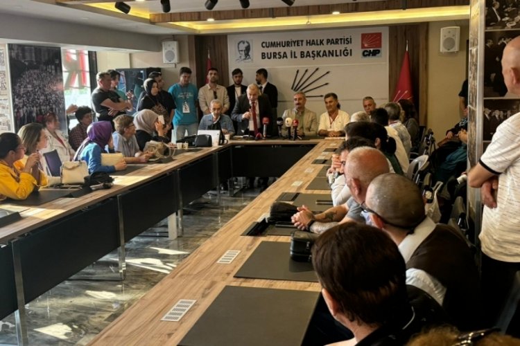 CHP Bursa, yeni &uuml;yeleriyle bir arada