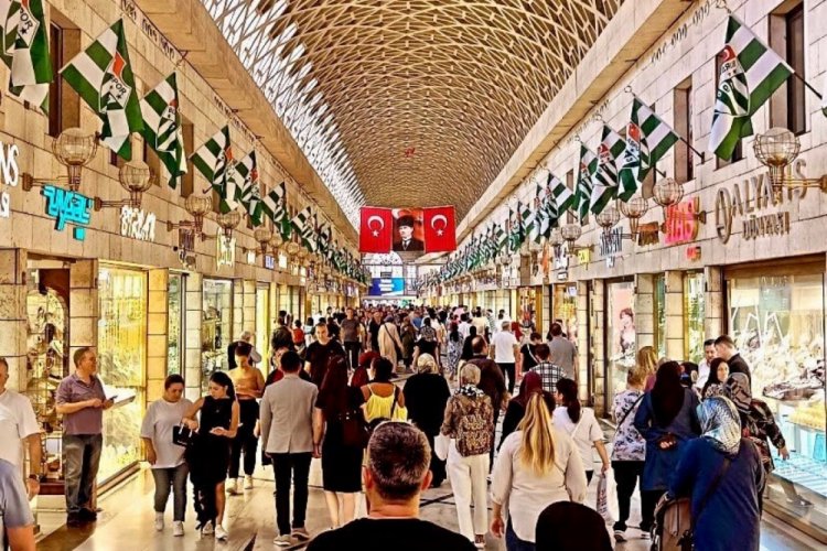 Teksas &ccedil;arşıda bayrak dağıttı