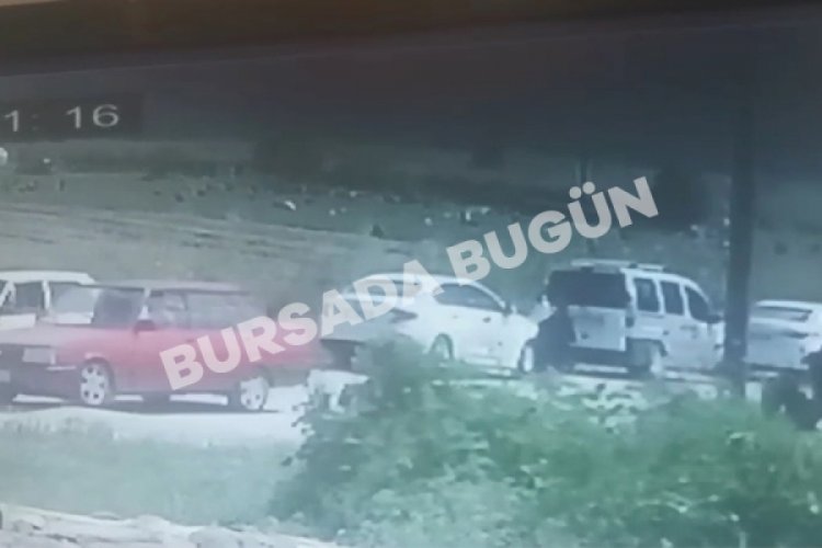Bursa'da park halindeki ara&ccedil;lardan i&ccedil;i altın ve para dolu &ccedil;anta &ccedil;aldılar!&nbsp;
