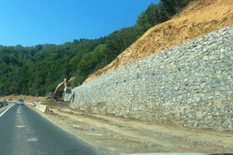 Zonguldak-Ereğli yolundaki &ccedil;alışmalar aralıksız s&uuml;r&uuml;yor
