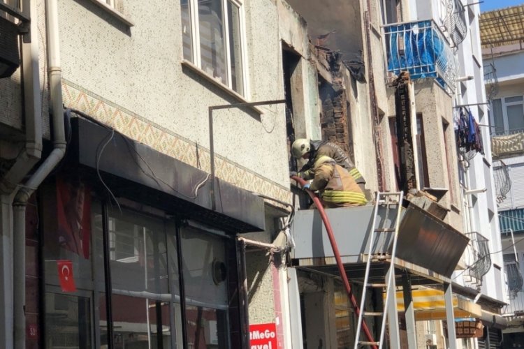 Evi yanan İBB başkan adayını kedisi kurtardı