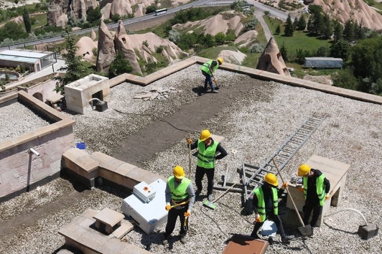 Kapadokya'da ka&ccedil;ak yapılara kep&ccedil;e