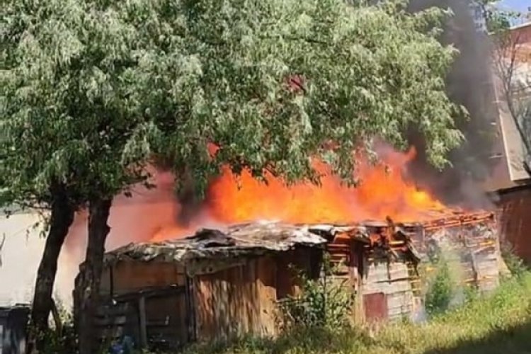Bursa'da tandırda &ccedil;ıkan yangın, depoyu kullanılmaz hale getirdi