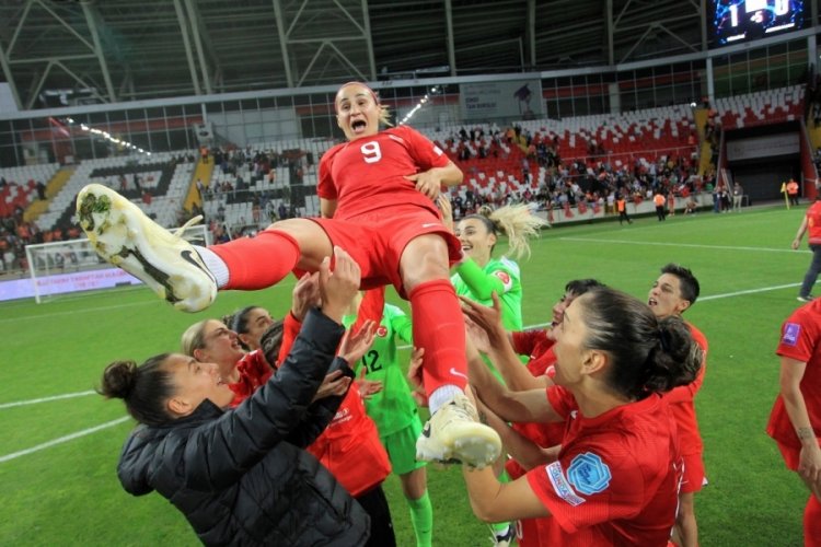 Arzu Karabulut, Kadın Milli Takım formasını 100. kez giydi