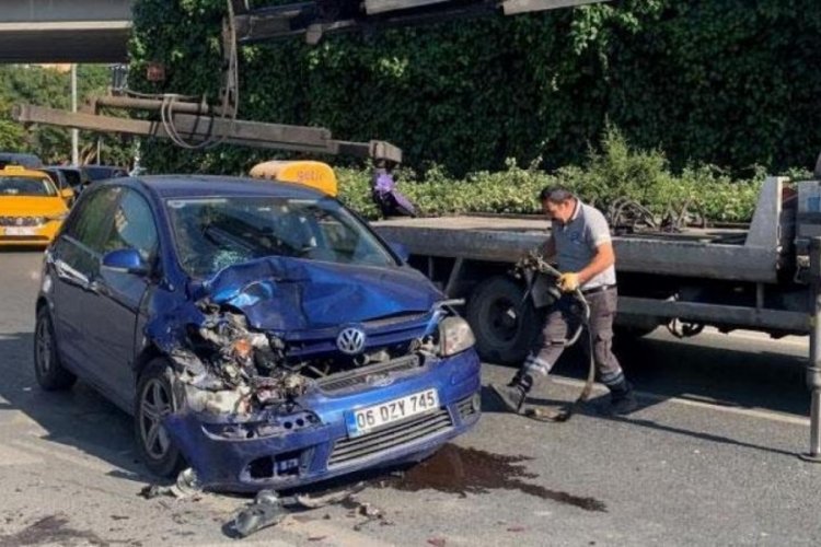 İstanbul'da ara&ccedil;ların arasına sıkışan yayanın bacağı koptu