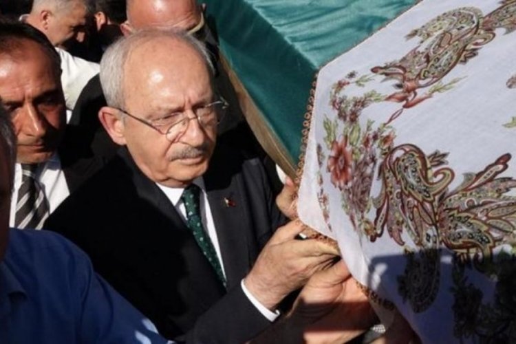 Kemal Kılı&ccedil;daroğlu, Trabzon'da cenaze t&ouml;renine katıldı