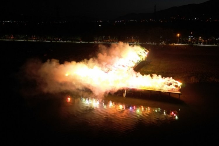 Bursaspor taraftarından İznik G&ouml;l&uuml; kenarında g&ouml;rsel ş&ouml;len!