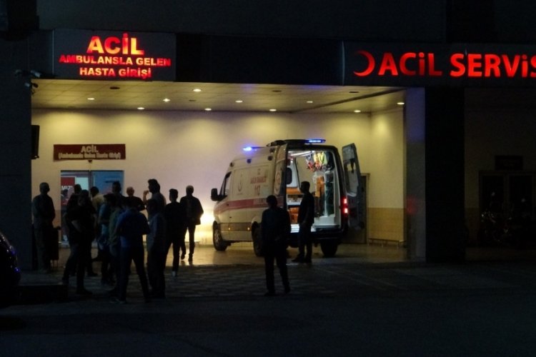 Malatya'da annesini ve kardeşini bı&ccedil;akladı!