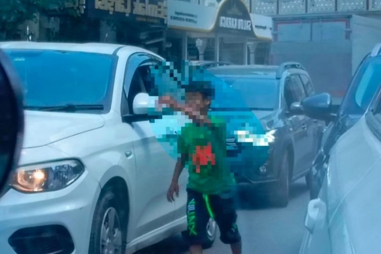 Bursa'da &ccedil;ocukların trafikte tehlikeli hayat oyunu!