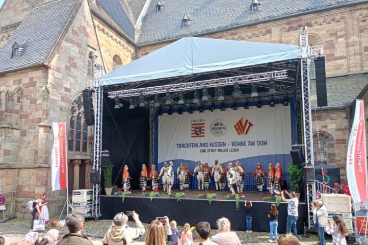 Almanya Hessentag'da Bursa ve Osmangazi r&uuml;zgarı