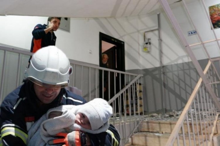 Erzurum'da bir apartmanın merdivenleri &ccedil;&ouml;kt&uuml;