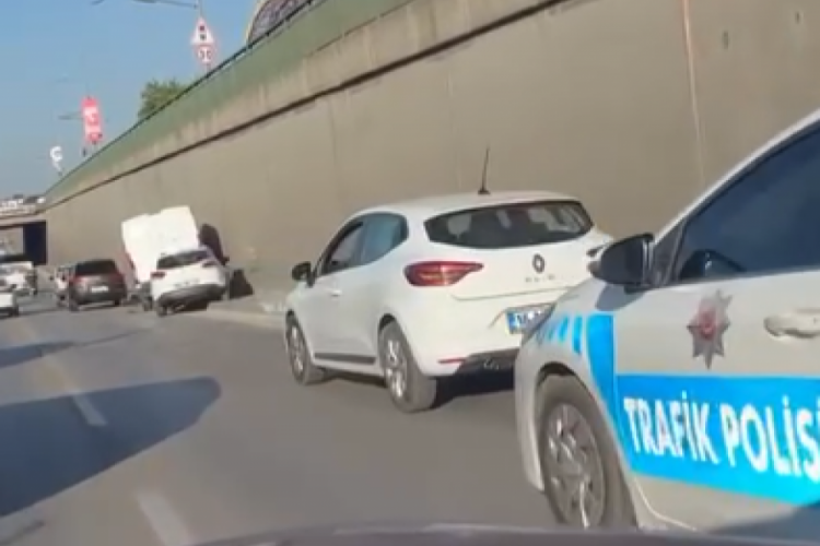 Bursa'da 2 ara&ccedil; feci şekilde &ccedil;arpıştı!