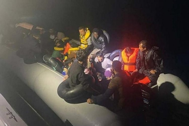 İzmir a&ccedil;ıklarında 40 d&uuml;zensiz g&ouml;&ccedil;men yakalandı