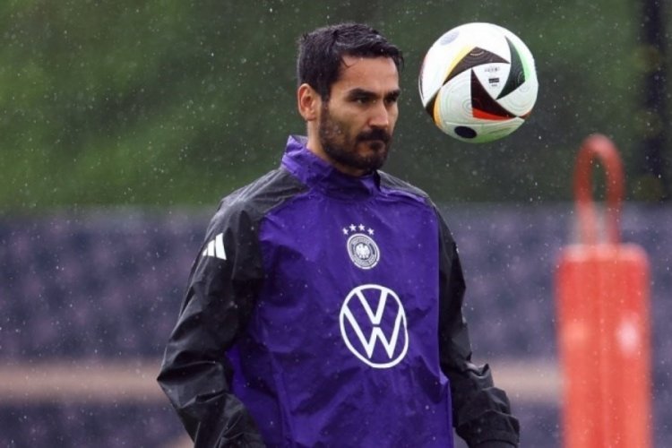 Almanya'da İlkay G&uuml;ndoğan'a ırk&ccedil;ılık