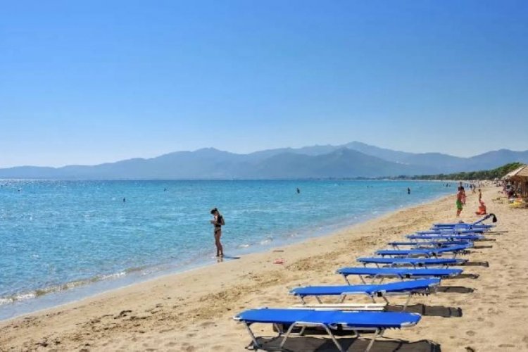 Yunanistan'da bacağına halter bağlayıp denize attılar
