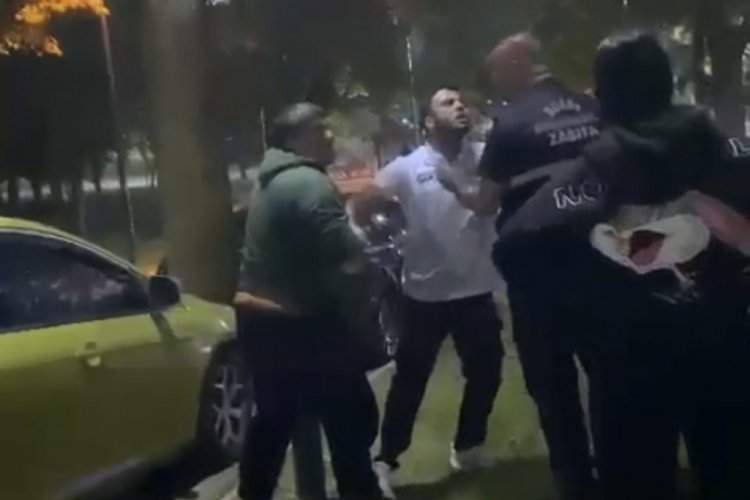 Bursa K&uuml;lt&uuml;rpark'ta seyyar satıcılara m&uuml;dahale eden zabıtaya saldırı