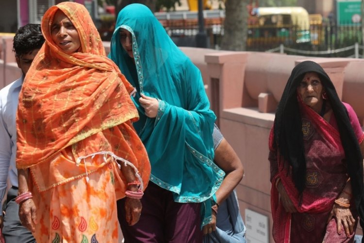 Hindistan'da aşırı sıcaklar nedeniyle son 3 g&uuml;nde 53 kişi &ouml;ld&uuml;