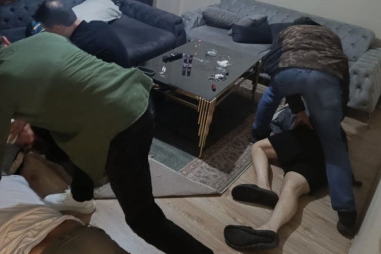 Bursa'da polis uyuşturucu tacirlerine g&ouml;z a&ccedil;tırmadı!