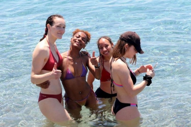 Antalya'da hava sıcaklığı arttı, sahile akın ettiler!