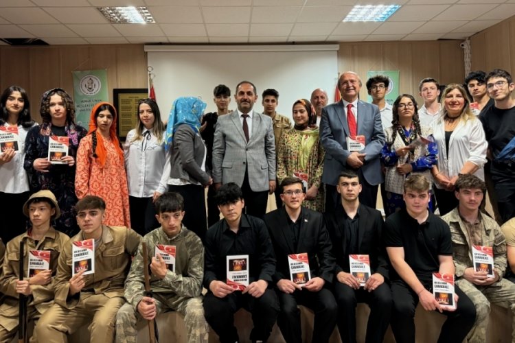 Şair ve yazar Anbarcıoğlu'nun kaleme aldığı "Bir Destandır &Ccedil;anakkale" oyunu sahnelendi