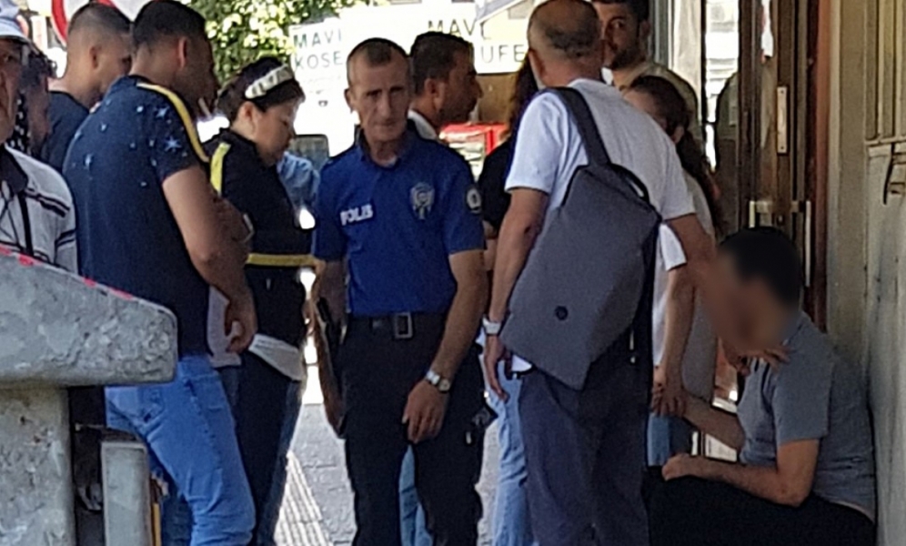 Balıkesir'de sinir krizi ge&ccedil;iren otizmli gen&ccedil;, &ccedil;evresine zarar verdi