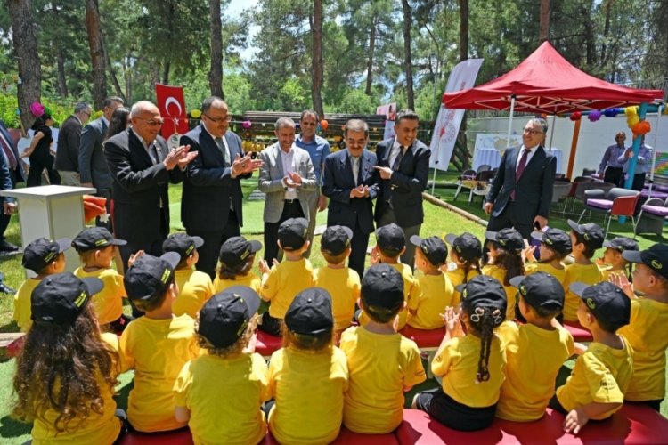 Denizli'de D&uuml;nya Arı G&uuml;n&uuml; miniklerin g&ouml;sterisiyle renklendi