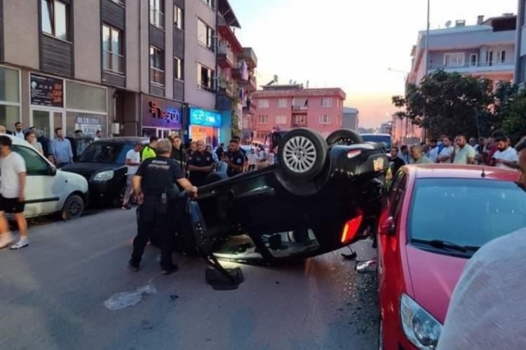 Bursa'da park halindeki otomobile çarpıp takla attı