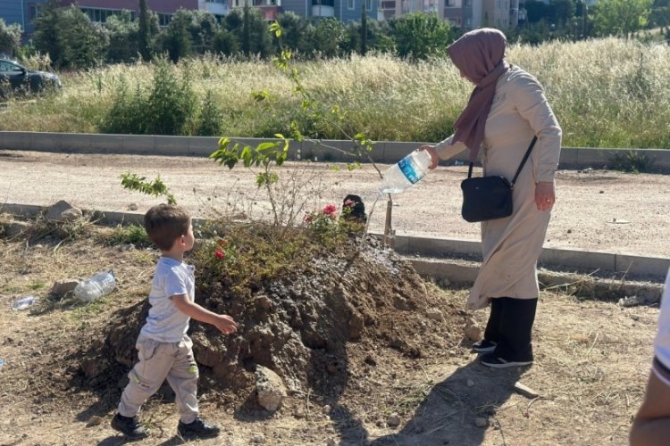 7 yaşındaki Y&uuml;sra'nın annesi: Y&uuml;sra'mın kanını yerde bırakamazsınız