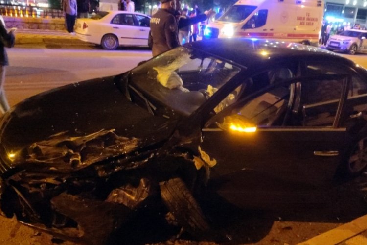 G&uuml;m&uuml;şhane'de zincirleme trafik kazası: 4 yaralı