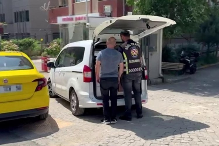 İstanbul'da yolculara k&uuml;f&uuml;r yağdıran taksici yakalandı