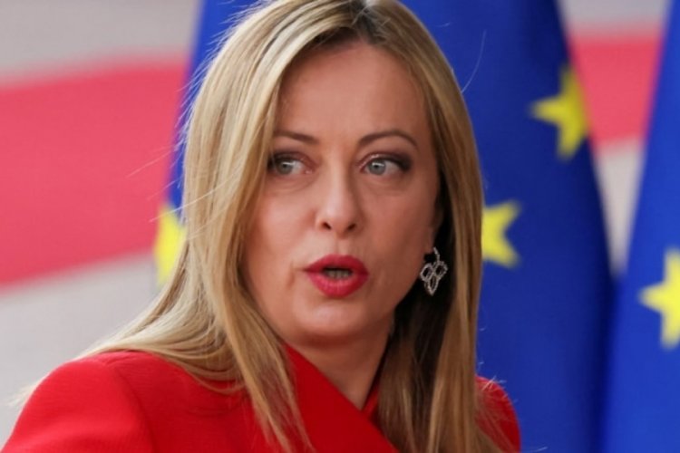 İtalya Başbakanı Meloni'nin 'Ben o kaltak' &ccedil;ıkışı se&ccedil;im sloganı oldu