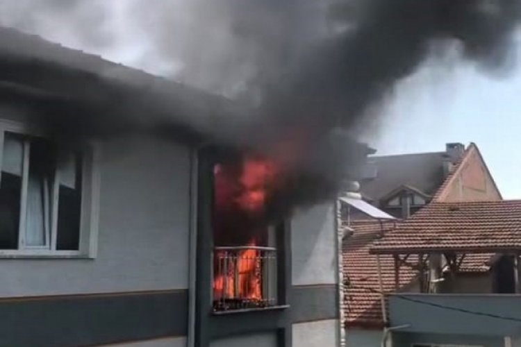 Bursa'da bina yangınında 3 kişi dumandan etkilendi